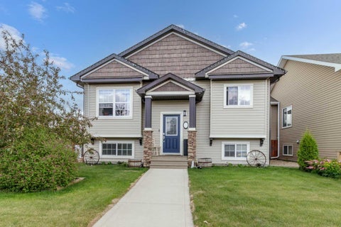 Photo of 22 Rogers Road, Sylvan Lake, AB T4S 0J8 (MLS # A2317461)
