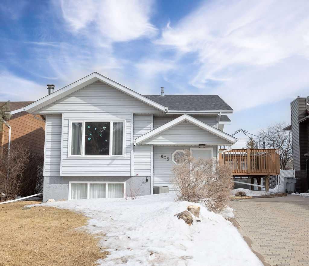 Photo of 609 22 Street, Wainwright, AB T9W 1J1 (MLS # A2292258)