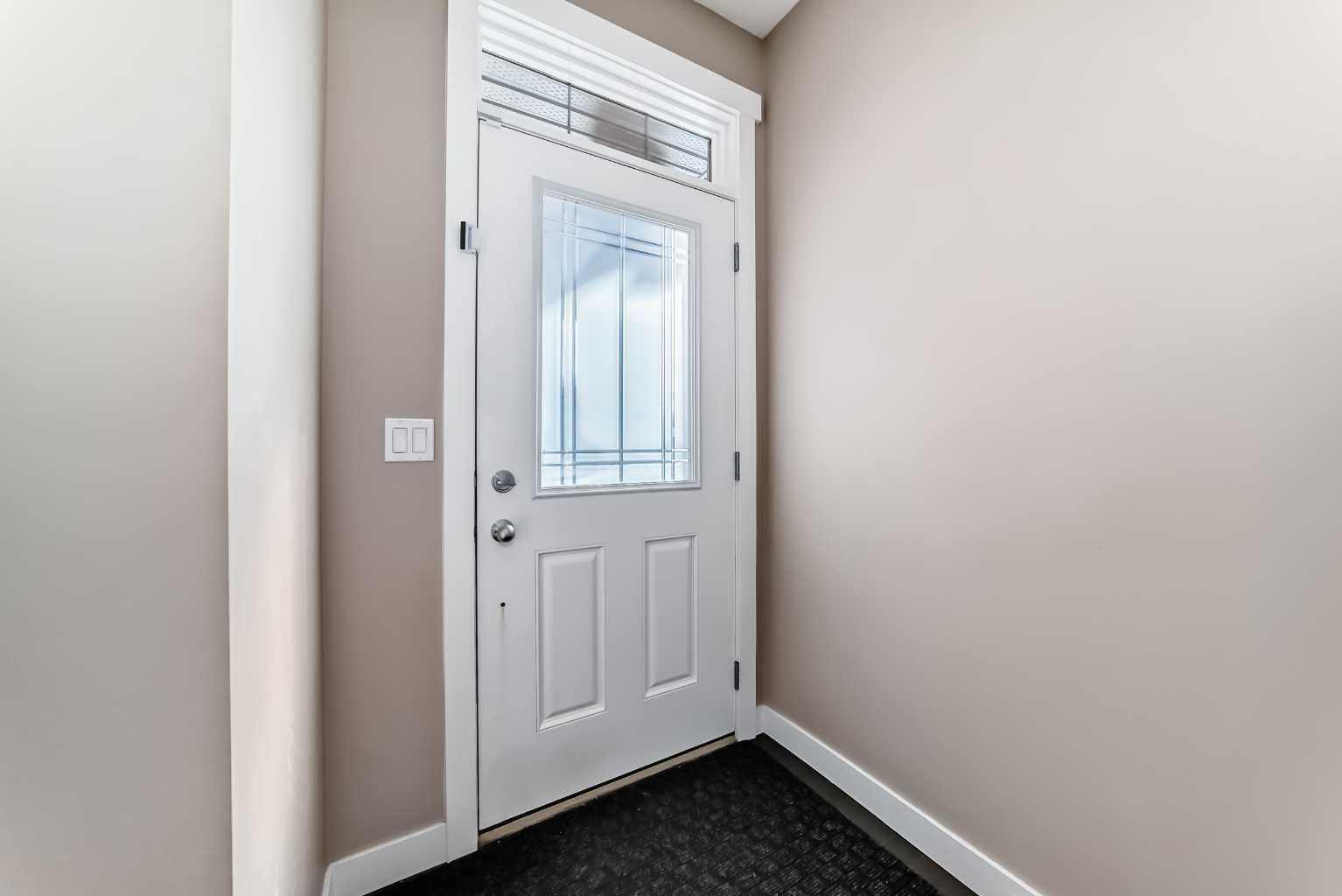 11 Cougar Ridge Place SW