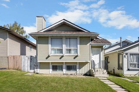 Photo of 28 Sandstone Hill NW, Calgary, AB T3K 2W7 (MLS # A2324263)