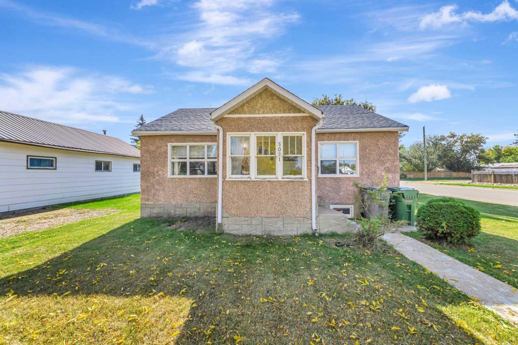 Photo of 5021 54A Street, Lloydminster, AB T9V 0S2 (MLS # A2347907)