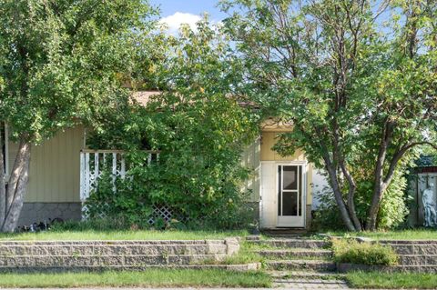 3212 Dover Crescent SE Calgary AB T2B 1V2