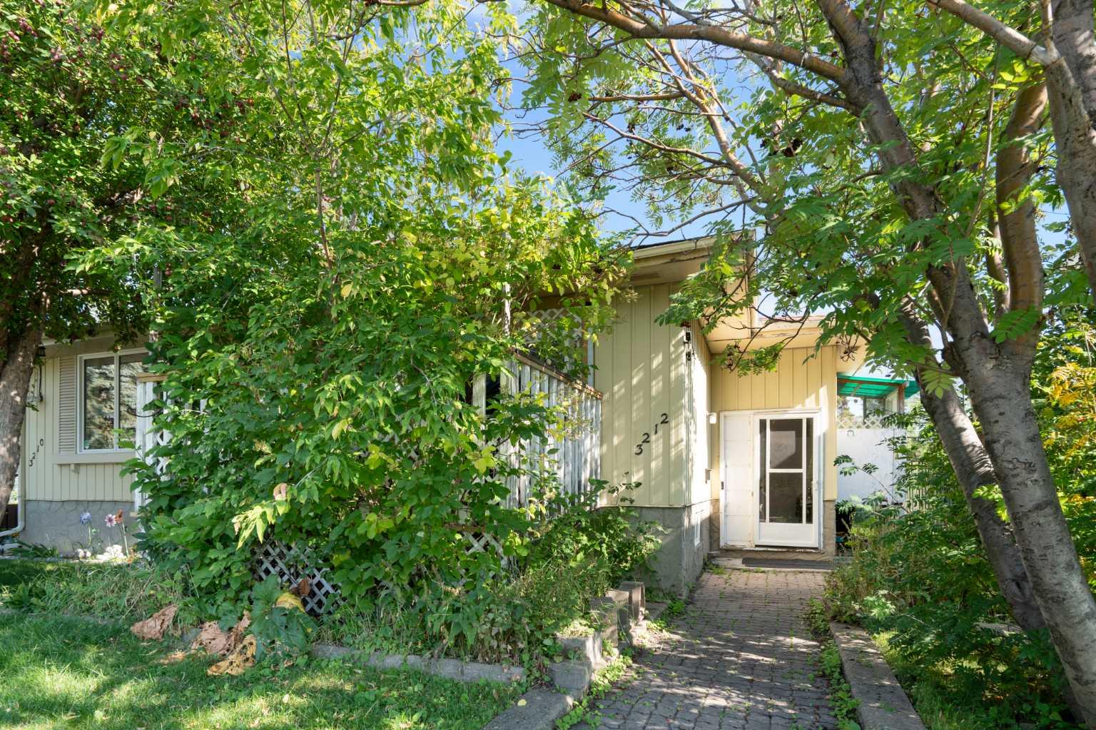 3212 Dover Crescent SE