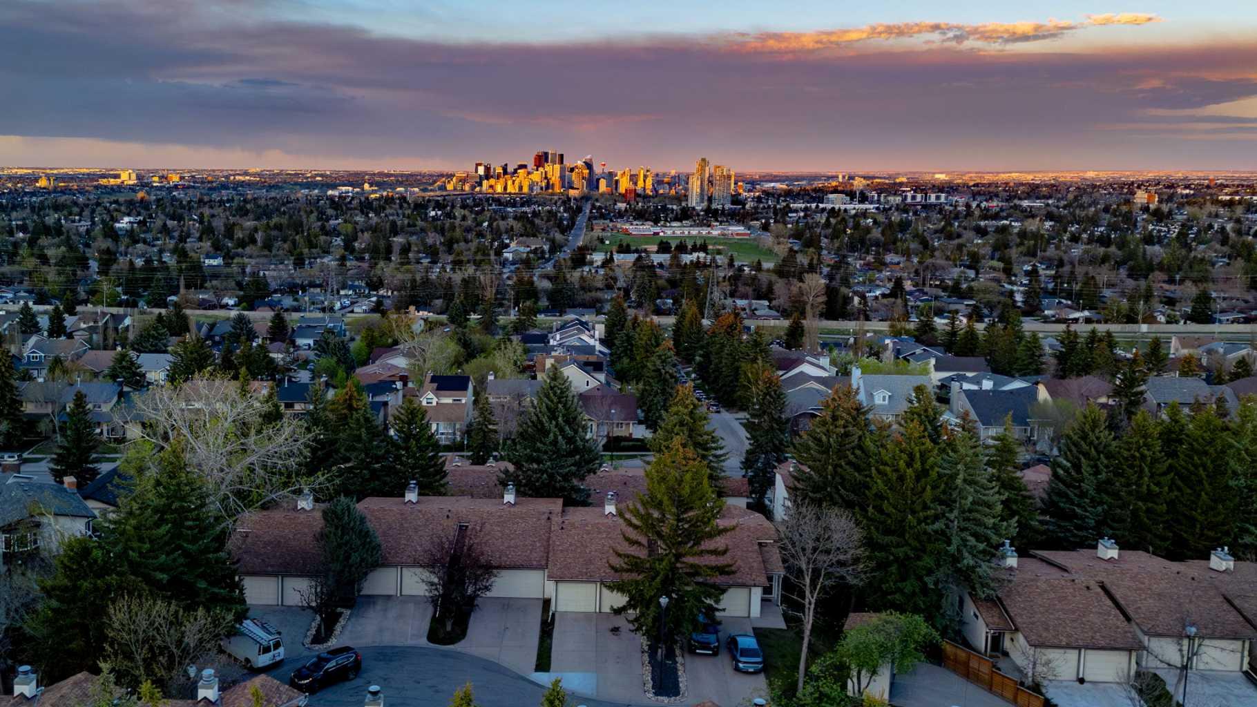 114 Strathlorne Mews SW