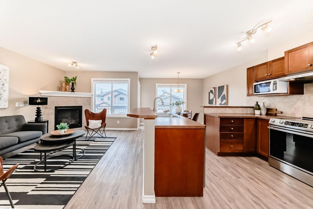 Photo of 47 Royal Crest Court NW, Calgary, AB T3G 5W3 (MLS # A2295080)