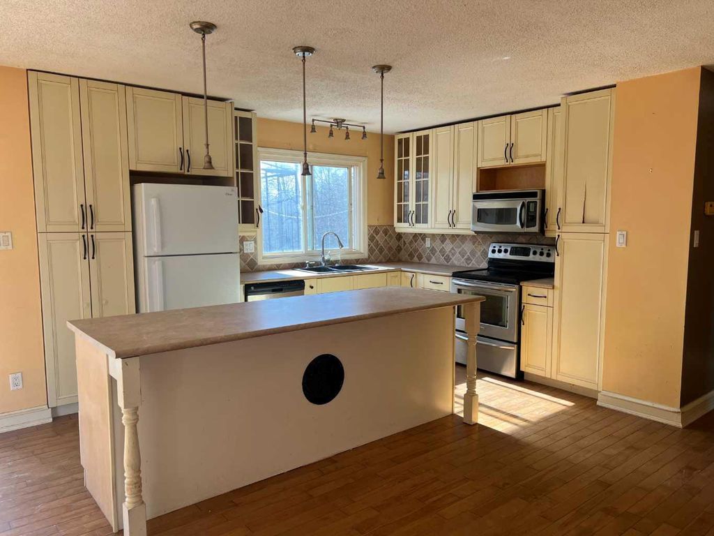 Photo of 709 3 Avenue, Fox Creek, AB T0H 1P0 (MLS # A2304066)