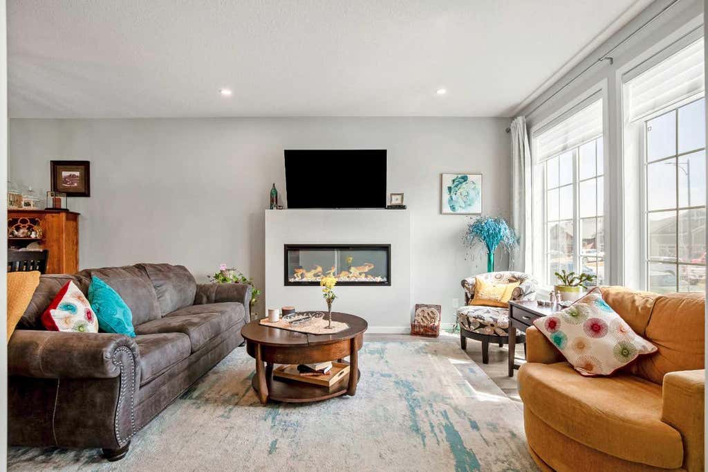 Photo of 32 Wolf Crescent, Okotoks, AB T1S 5V2 (MLS # A2339461)