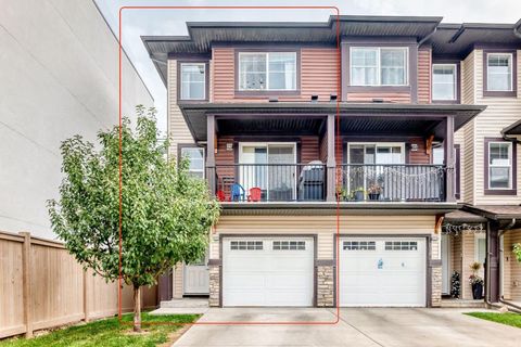 516 Sage Hill Grove NW Calgary AB T3R 0Z8