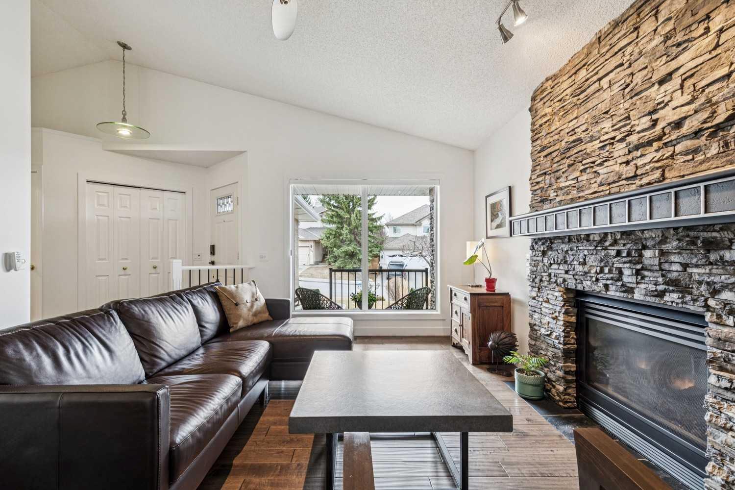 127 Mt Assiniboine Circle SE