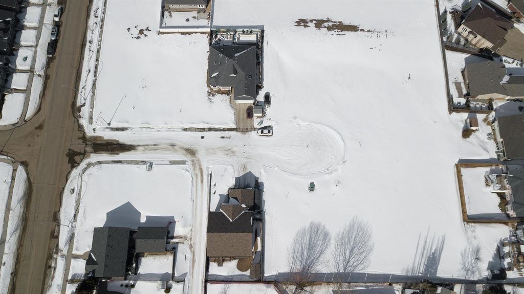 Photo of 7205 44 Avenue Close, Camrose, AB T4V 5E1 (MLS # A2033472)