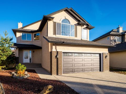 38 Simcoe Crescent SW Calgary AB T3H 4K6