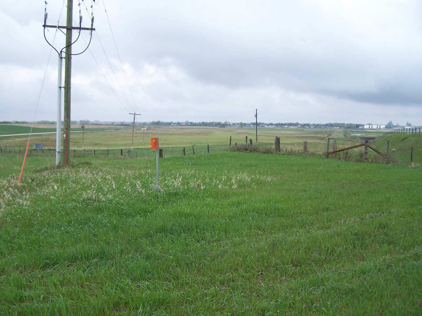 NW-01-28-26-W4   / On Hwy 9  and Rge Rd 261