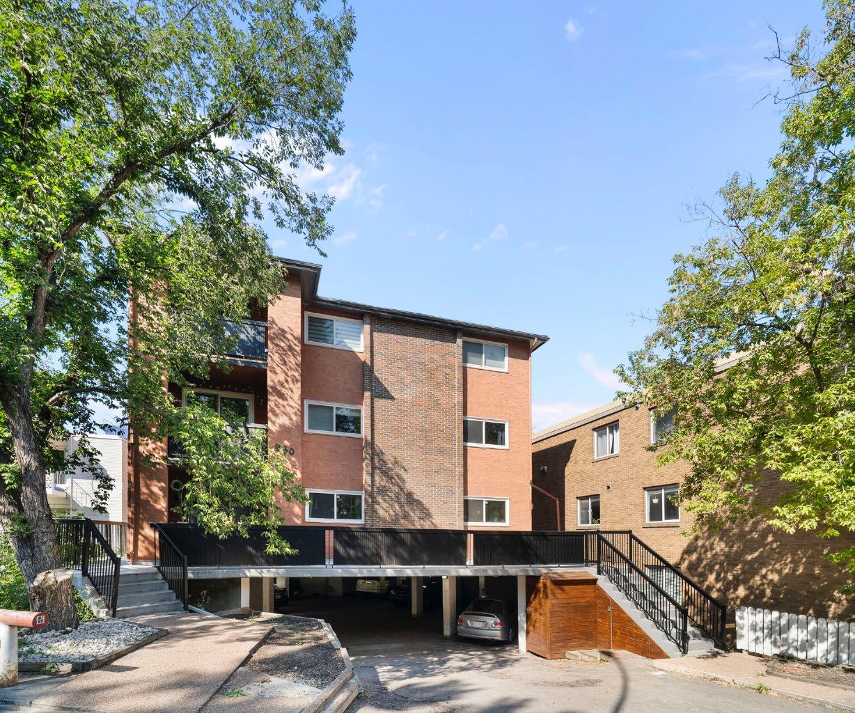 930 Royal Avenue SW 4