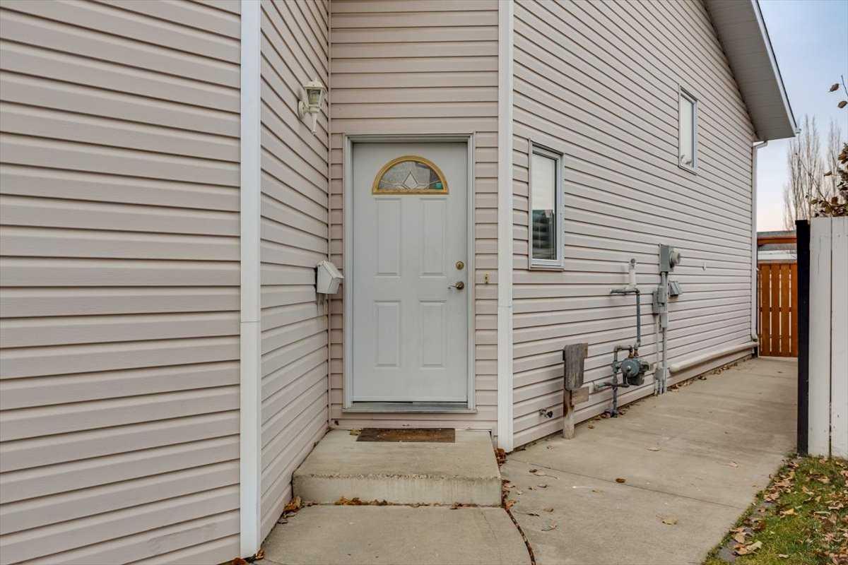 14 Lawrence Crescent