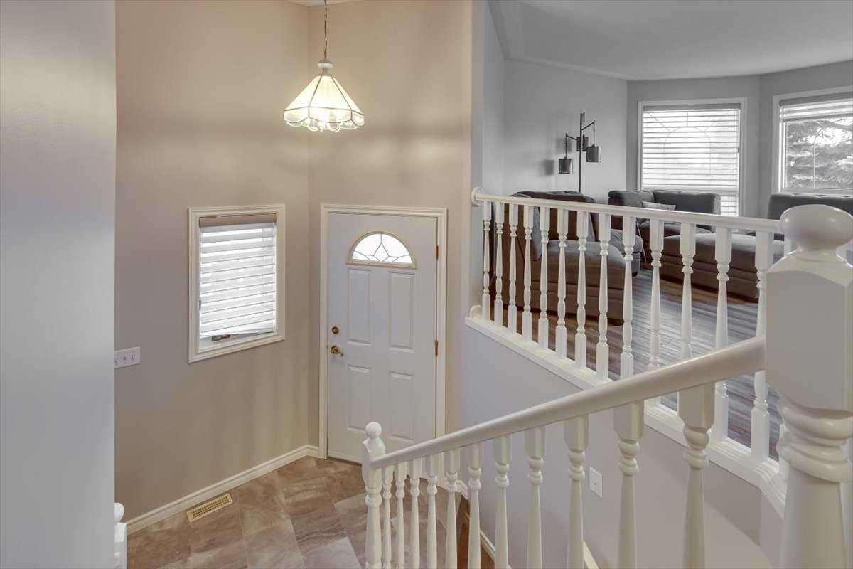 14 Lawrence Crescent