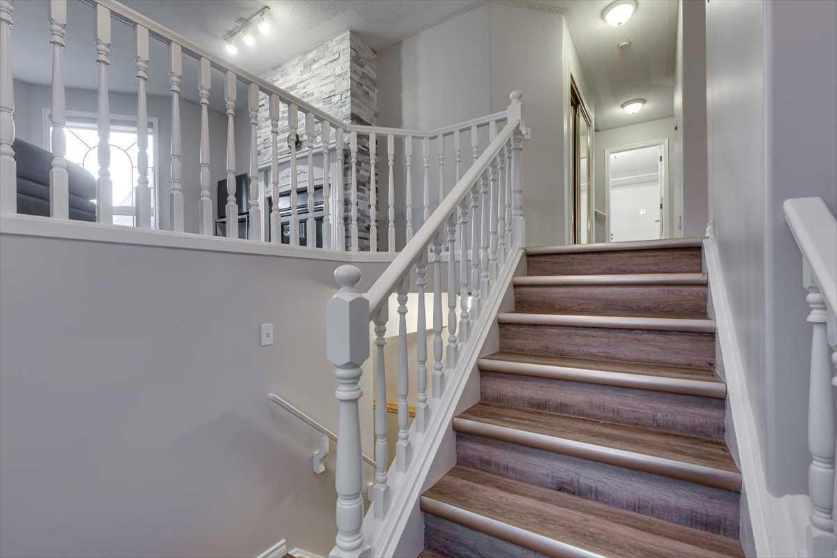 14 Lawrence Crescent