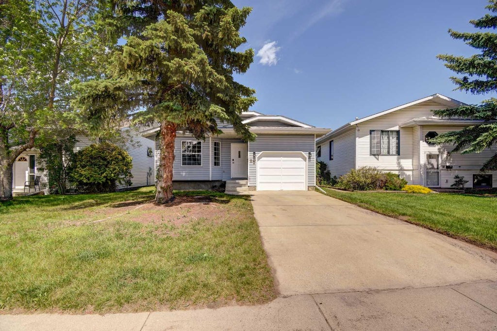 Photo of 82 Excell Street, Red Deer, AB T4R 2H8 (MLS # A2324212)