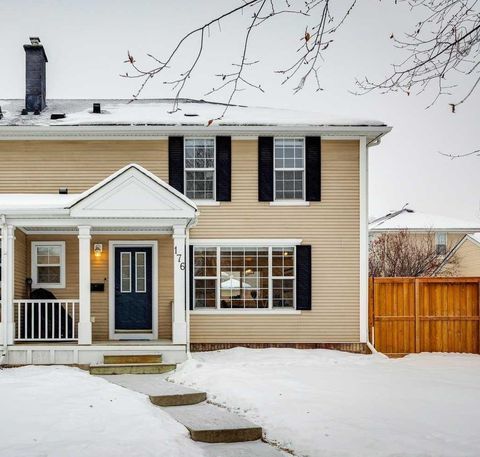 176 Somme Manor SW Calgary AB T2T 6L5