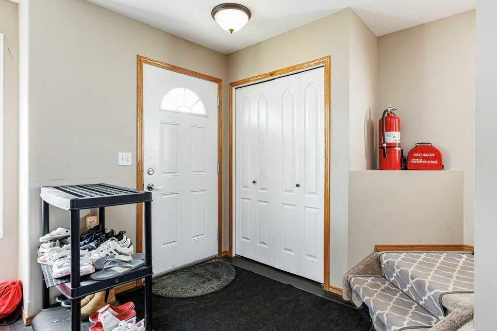 9 Lakeview Close