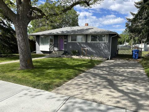 Photo of 639 Thornhill Drive NW, Calgary, AB T2K 2R9 (MLS # A2321061)