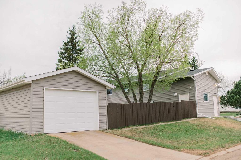 Photo of 4113 63 Street, Stettler, AB T4K 1E8 (MLS # A2311098)