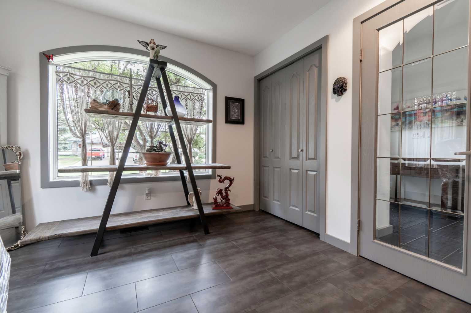 9646 Wedgewood Drive S