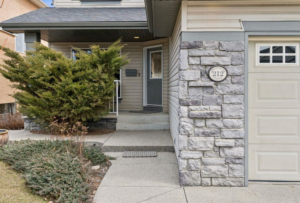 Photo of 212 Springmere Place, Chestermere, AB T1X 1J2 (MLS # A2297982)