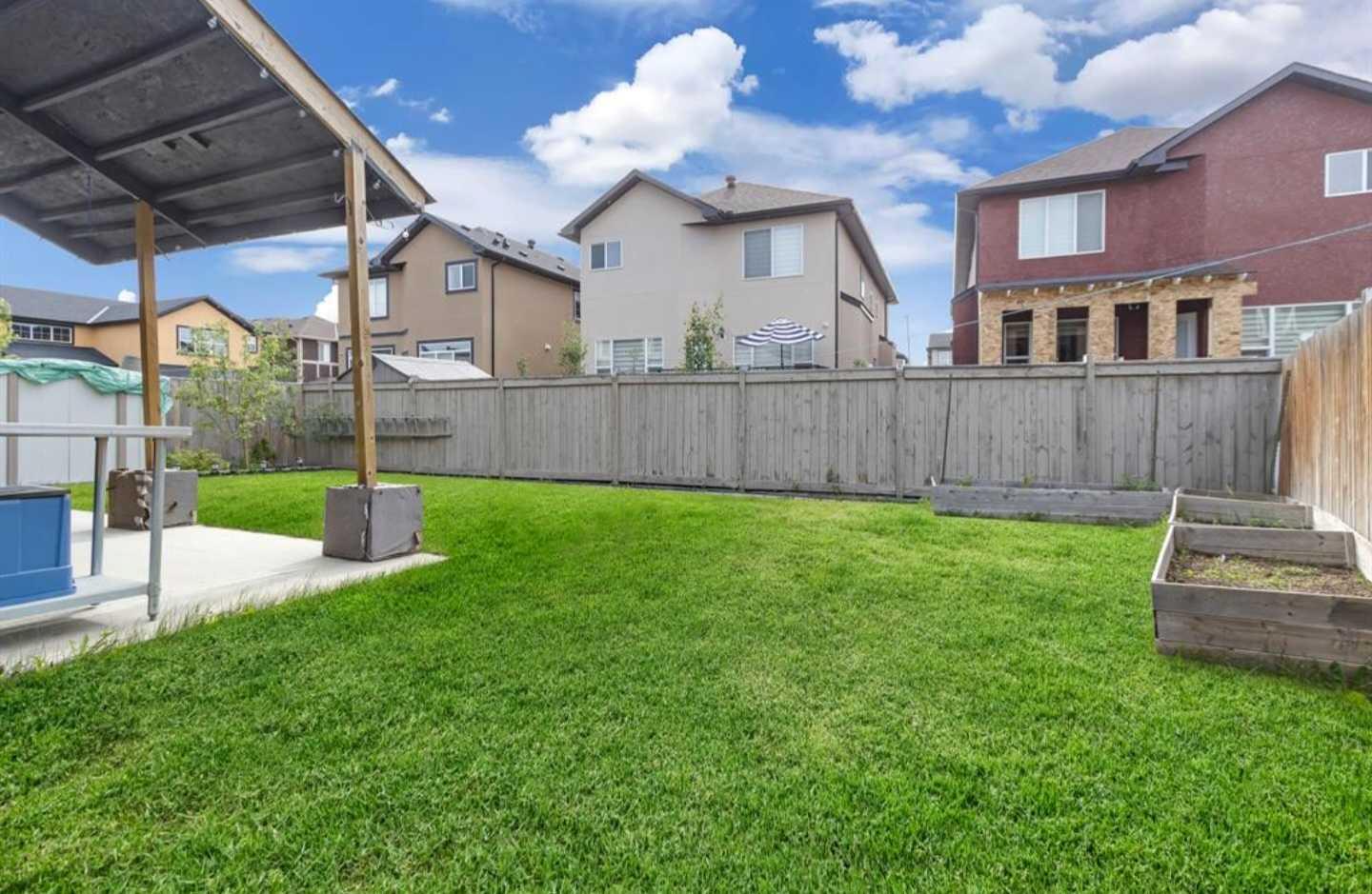 76 SADDLELAKE GREEN NE