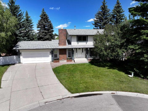 Photo of 540 Varsity Estates Place NW, Calgary, AB T3B 3C1 (MLS # A2326211)