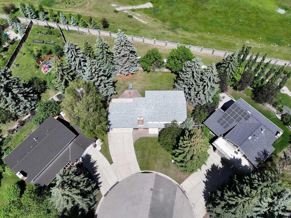 Photo of 540 Varsity Estates Place NW, Calgary, AB T3B 3C1 (MLS # A2326211)
