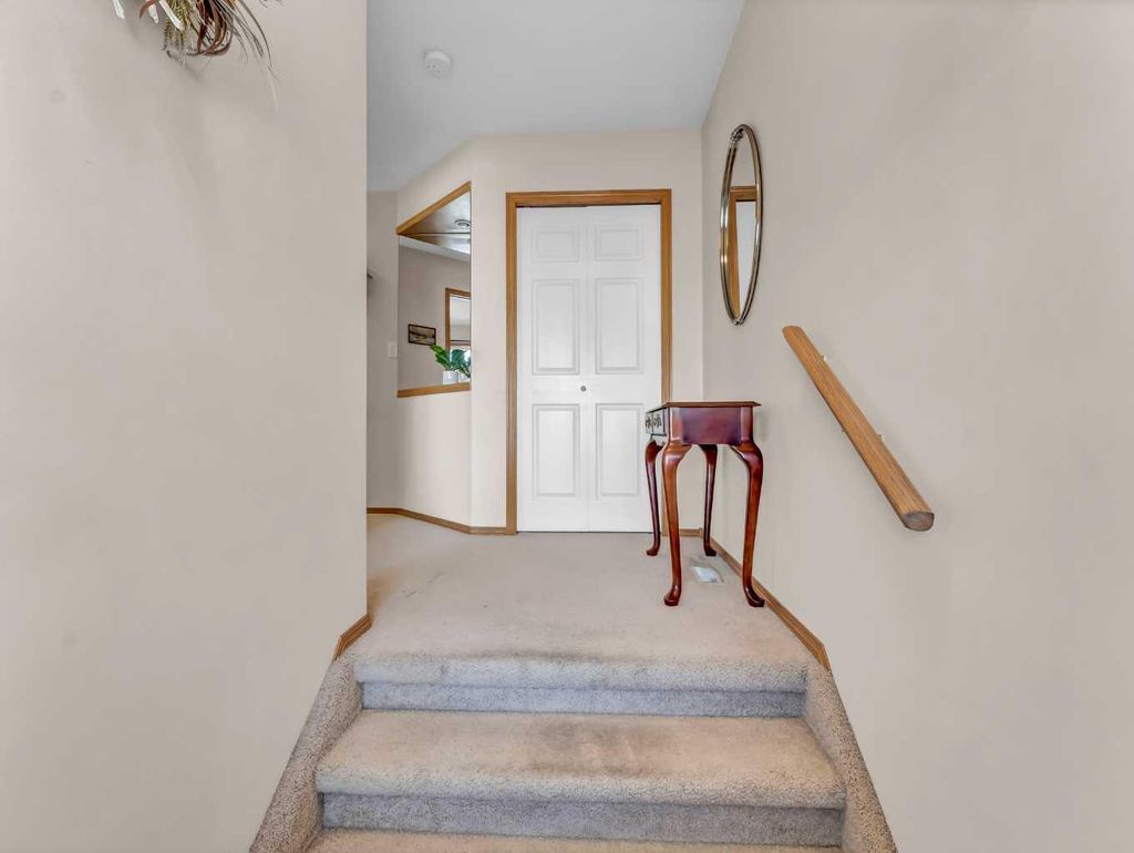 Photo of 28 Stonegate Crescent SE, Medicine Hat, AB T1B 4L3 (MLS # A2283483)