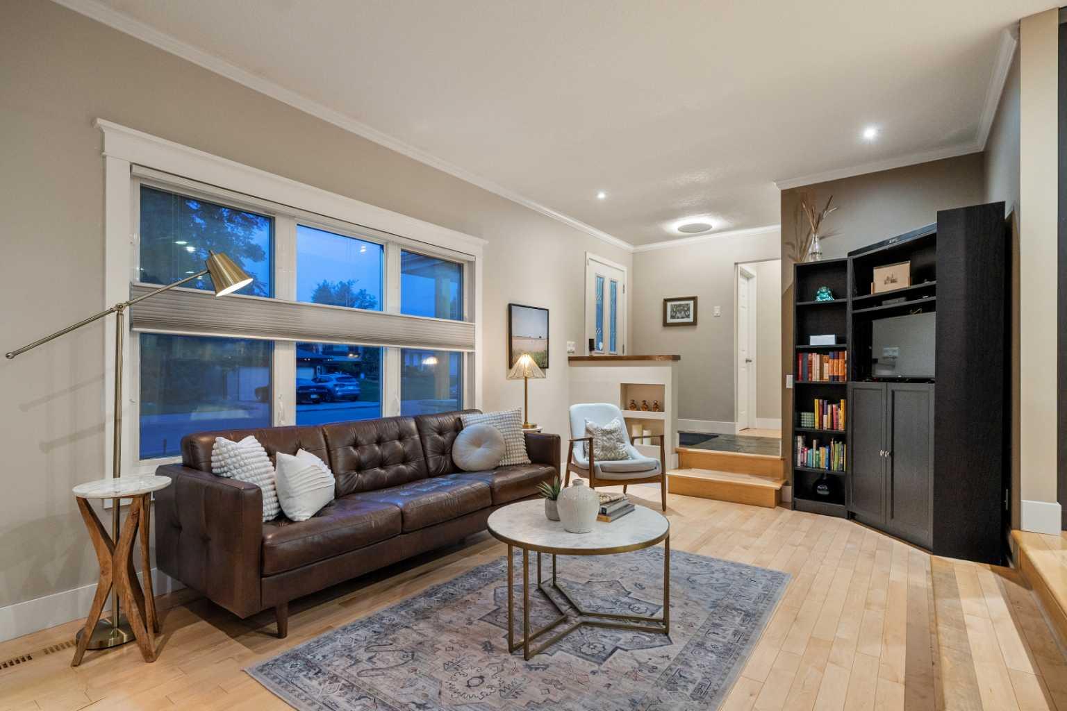 196 Lake Adams Crescent SE