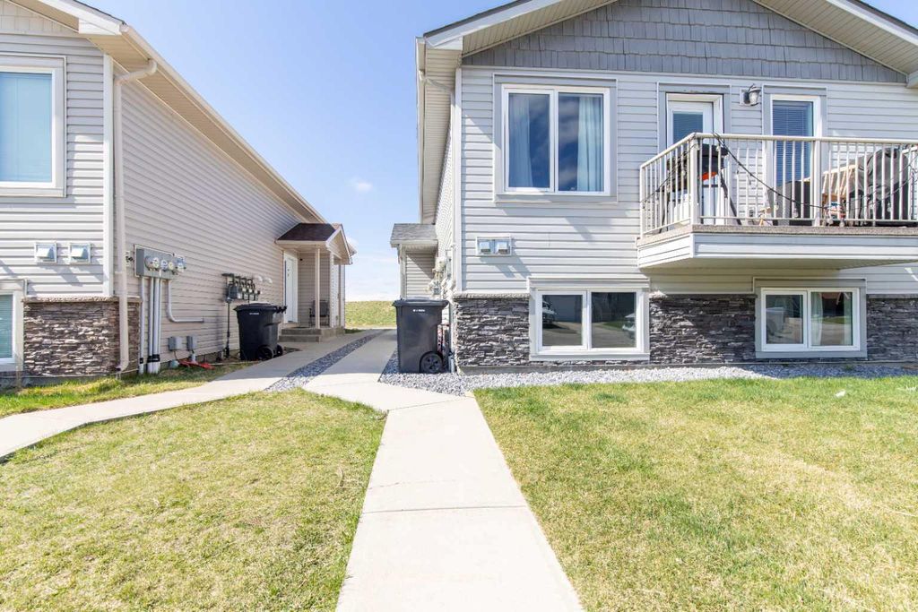 Photo of 4406 Lake Drive #3(C), Coalhurst, AB T0L 0V2 (MLS # A2305696)