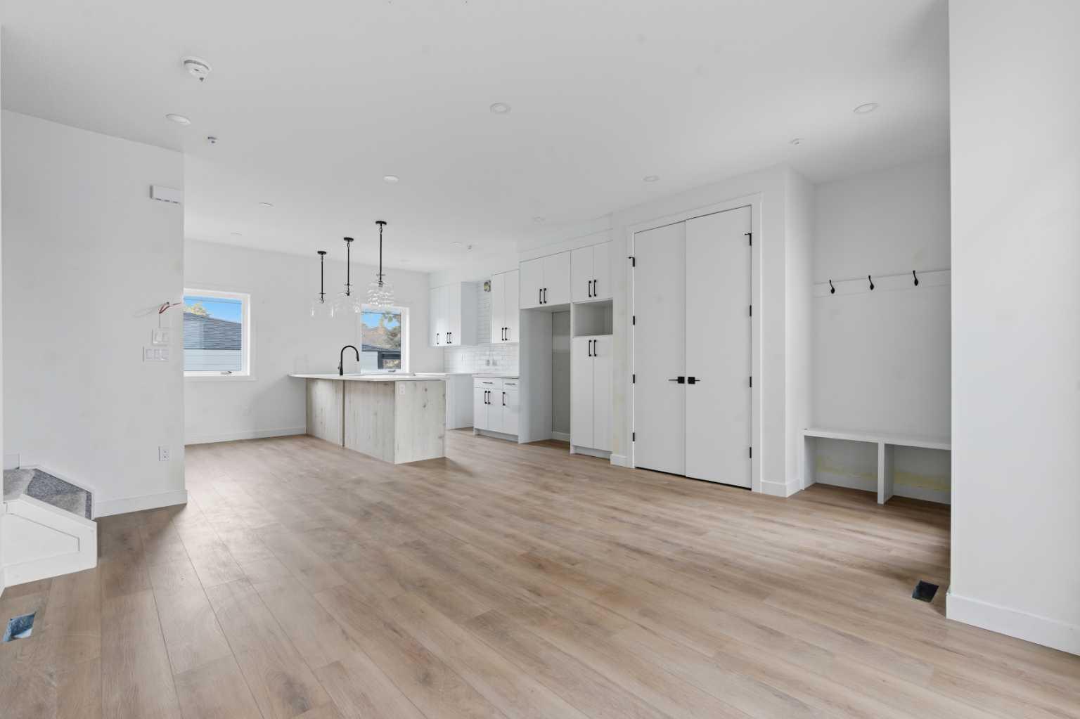 212 32 Avenue NE 203