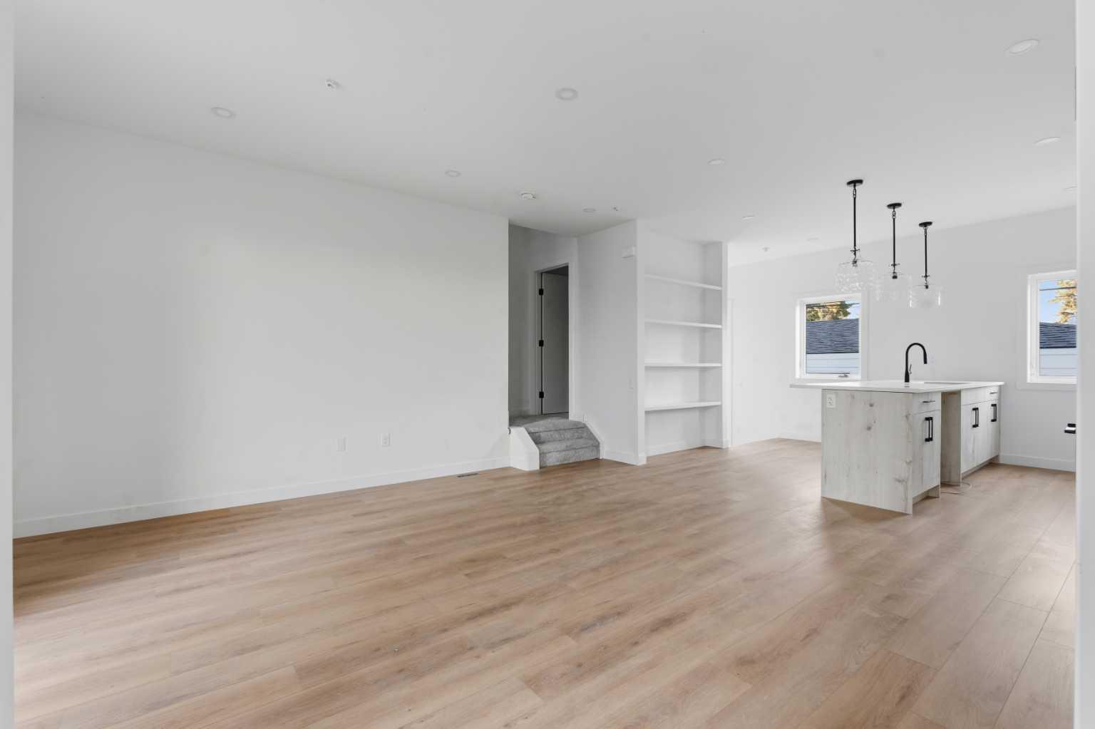 212 32 Avenue NE 203