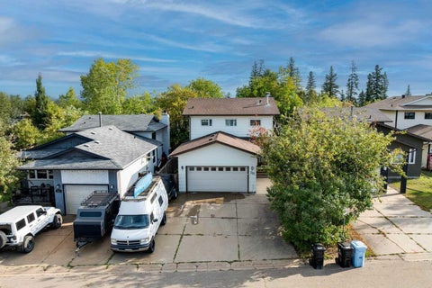 Photo of 253 Gladstone Bay, Fort McMurray, AB T9K 1S3 (MLS # A2344635)