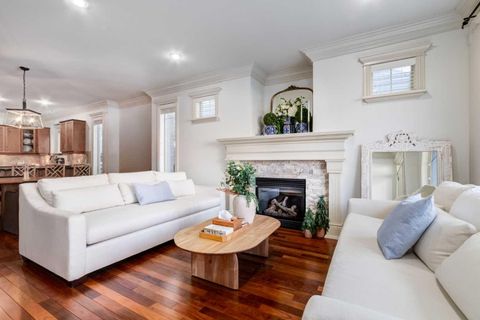 Property photo of 2413 2 Avenue Nw 1, Calgary, AB T2n 0h5