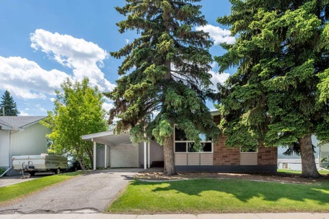 Photo of 77 Winslow Crescent SW, Calgary, AB T3C 2R3 (MLS # A2324142)