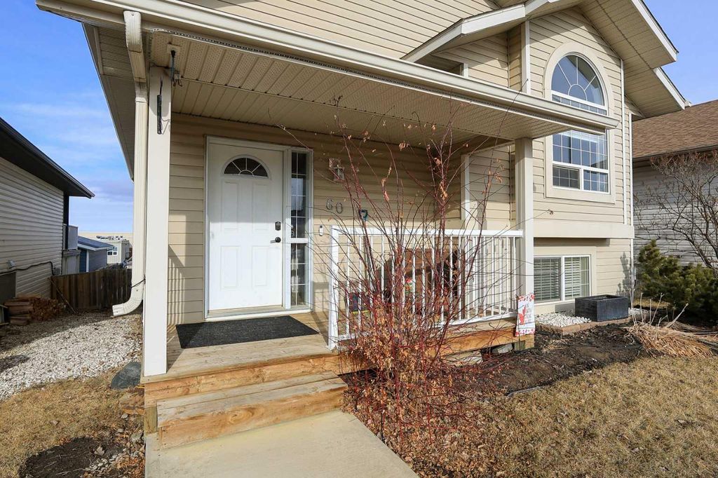 Photo of 60 Fenwood Close, Sylvan Lake, AB T4S 2K4 (MLS # A2287050)