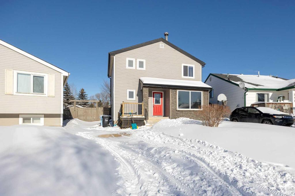 Photo of 321 Bird Crescent, Fort McMurray, AB T9H 4T4 (MLS # A2288182)