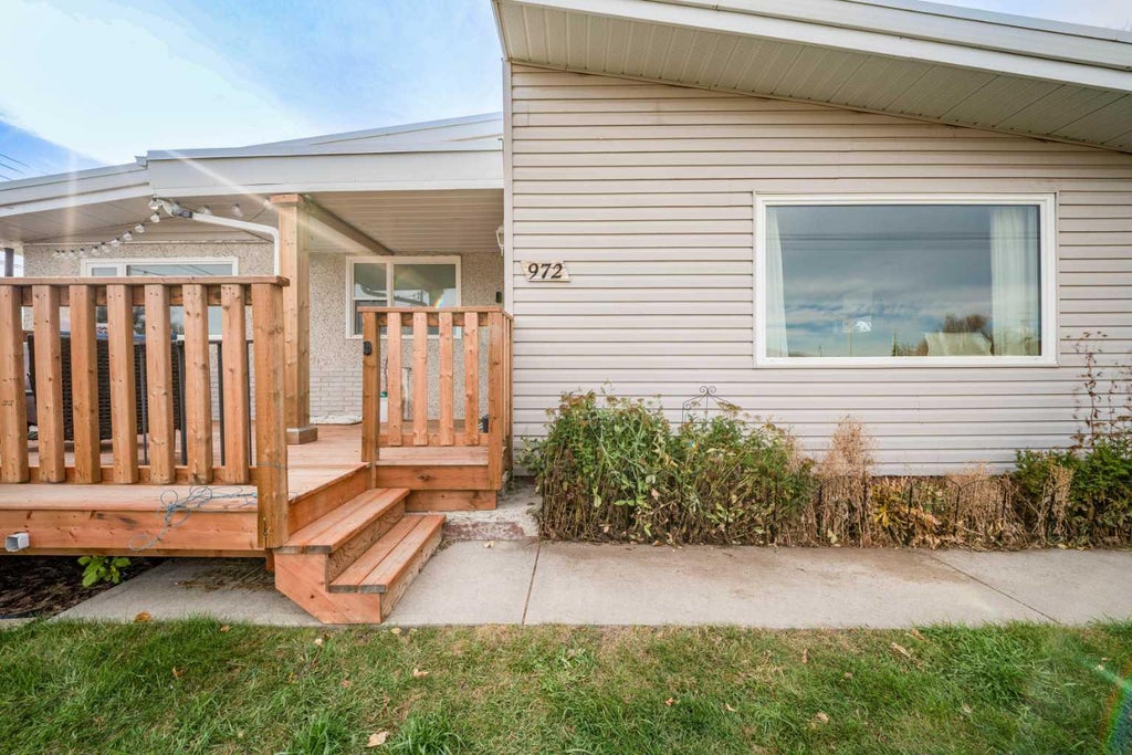 Photo of 972 Poplar Avenue, Pincher Creek, AB T0K 1W0 (MLS # A2352353)