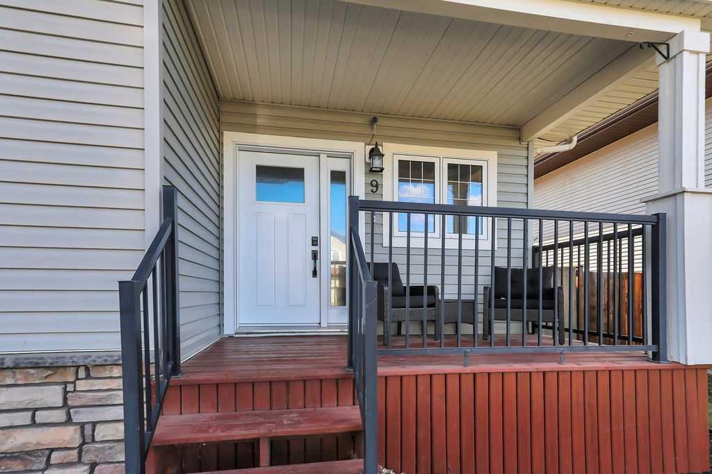 9 Valley Crescent