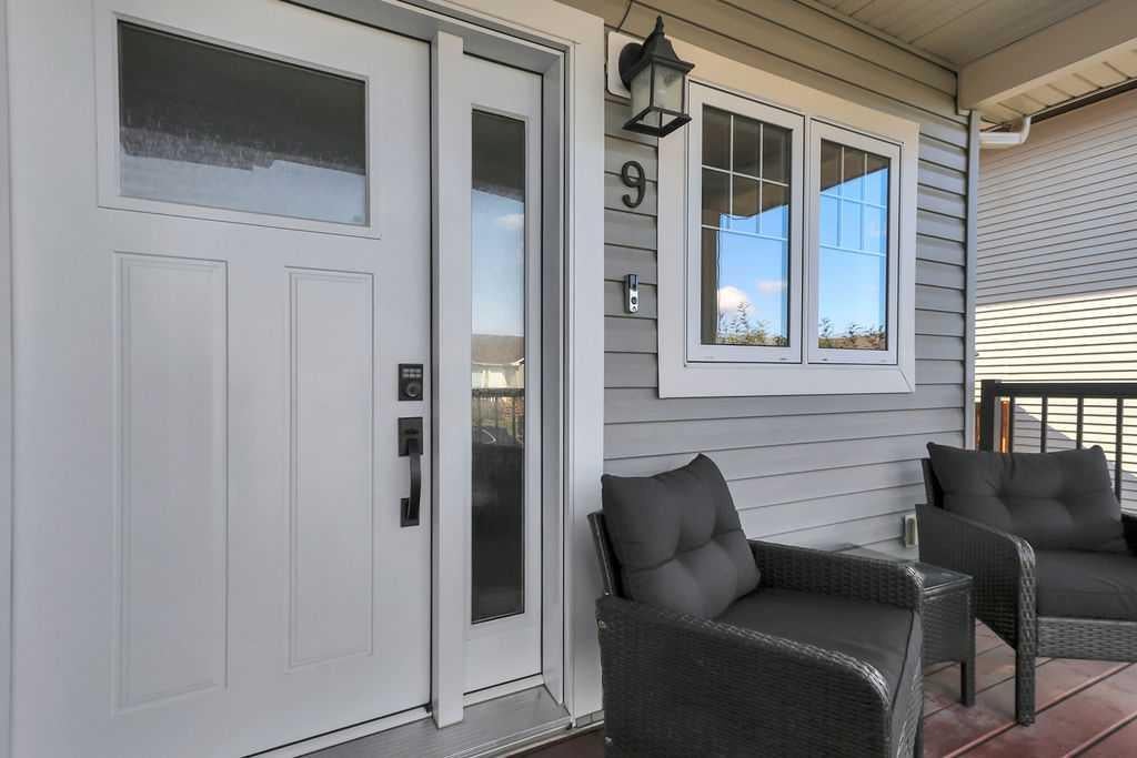 9 Valley Crescent