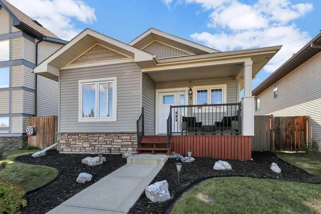 9 Valley Crescent