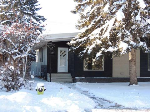 2713 Canmore Road NW Calgary AB T2M 4J6