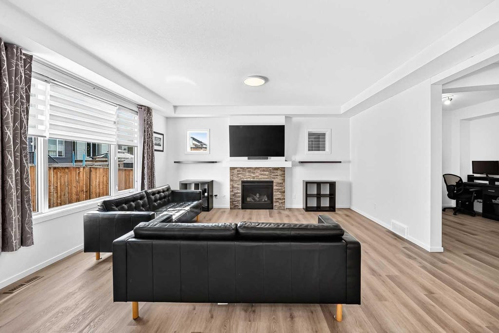 Photo of 188 Carrington Crescent NW, Calgary, AB T3P 1R1 (MLS # A2348732)