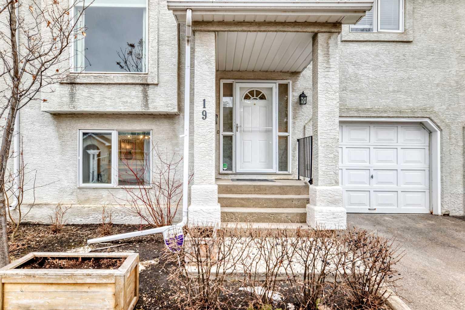 19 Sunlake Gardens SE