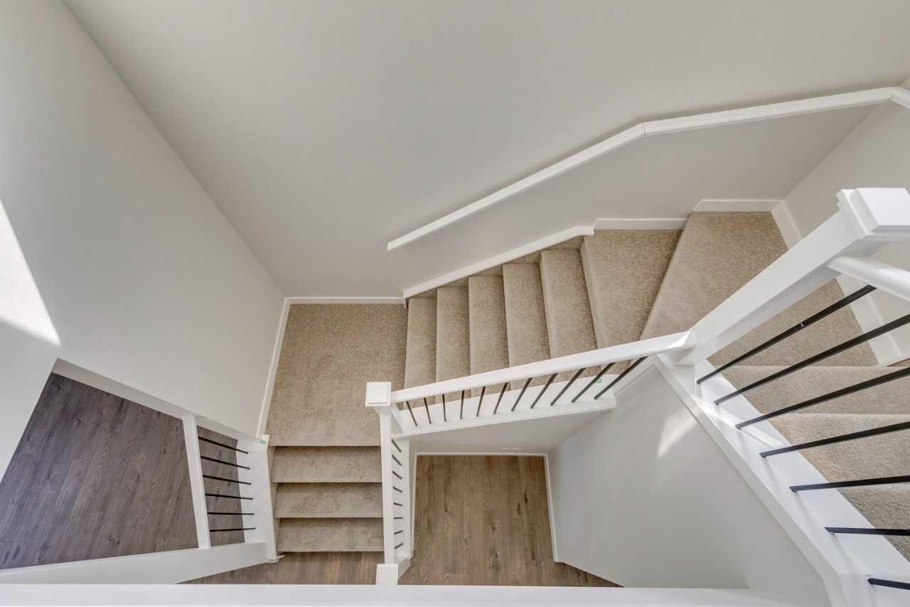 92 Amblefield Grove NW