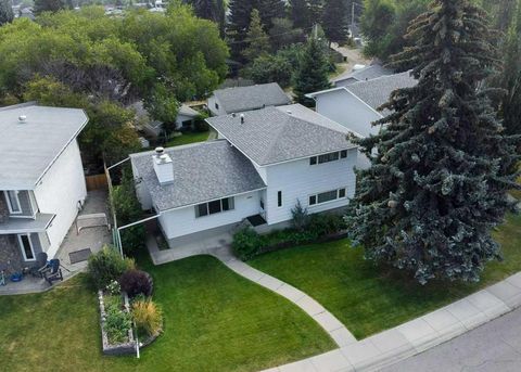 4808 Nordegg Crescent NW Calgary AB T2K 2M5
