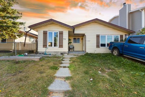 20 Castlegrove Way NE Calgary AB T3J 1T7